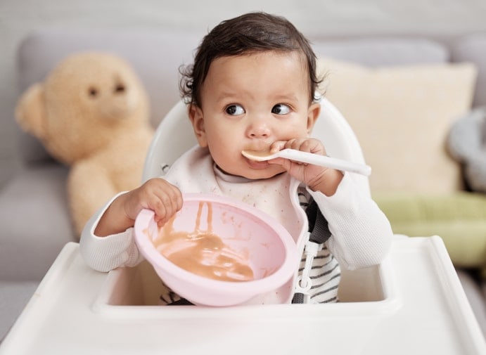 The Messy but Marvelous World of Self-Feeding baby : A Guide for New Moms